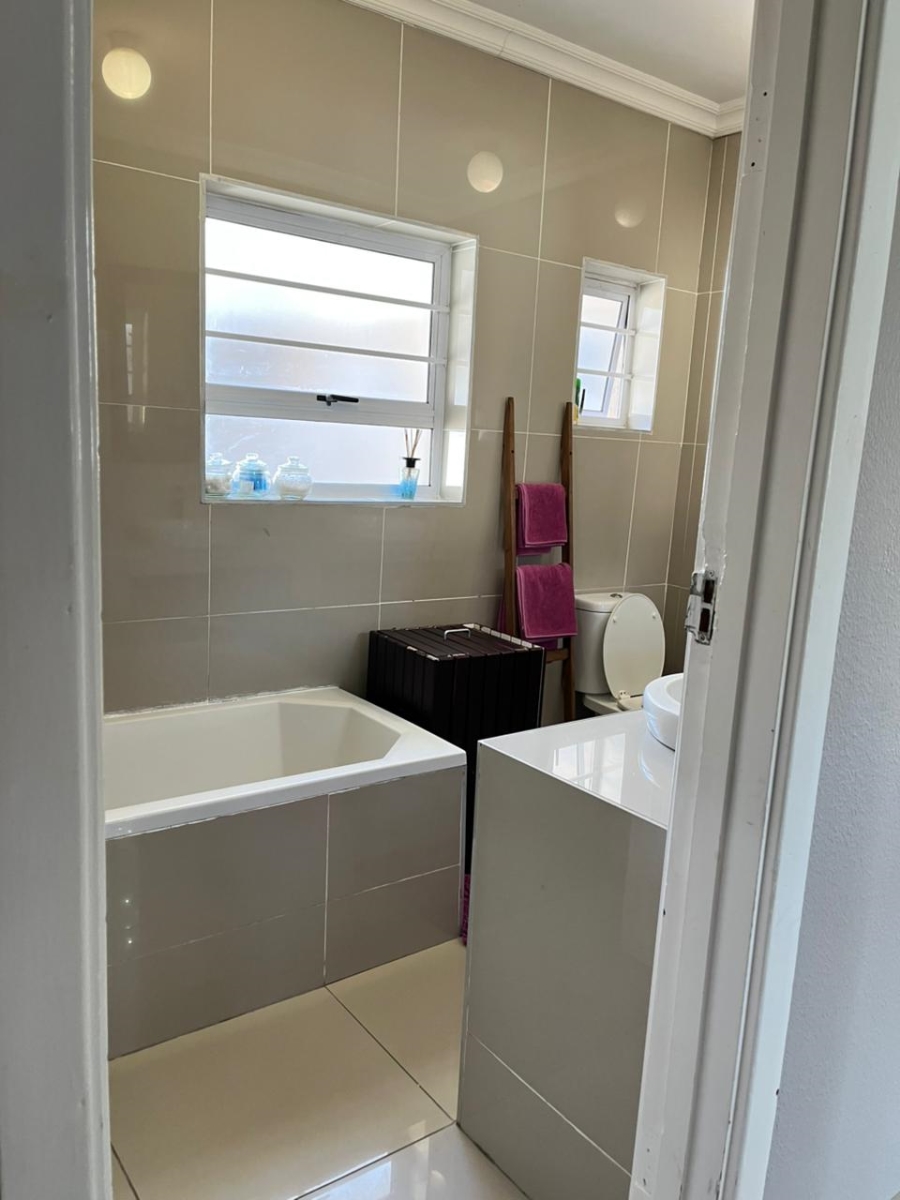 4 Bedroom Property for Sale in Abbotsford Eastern Cape